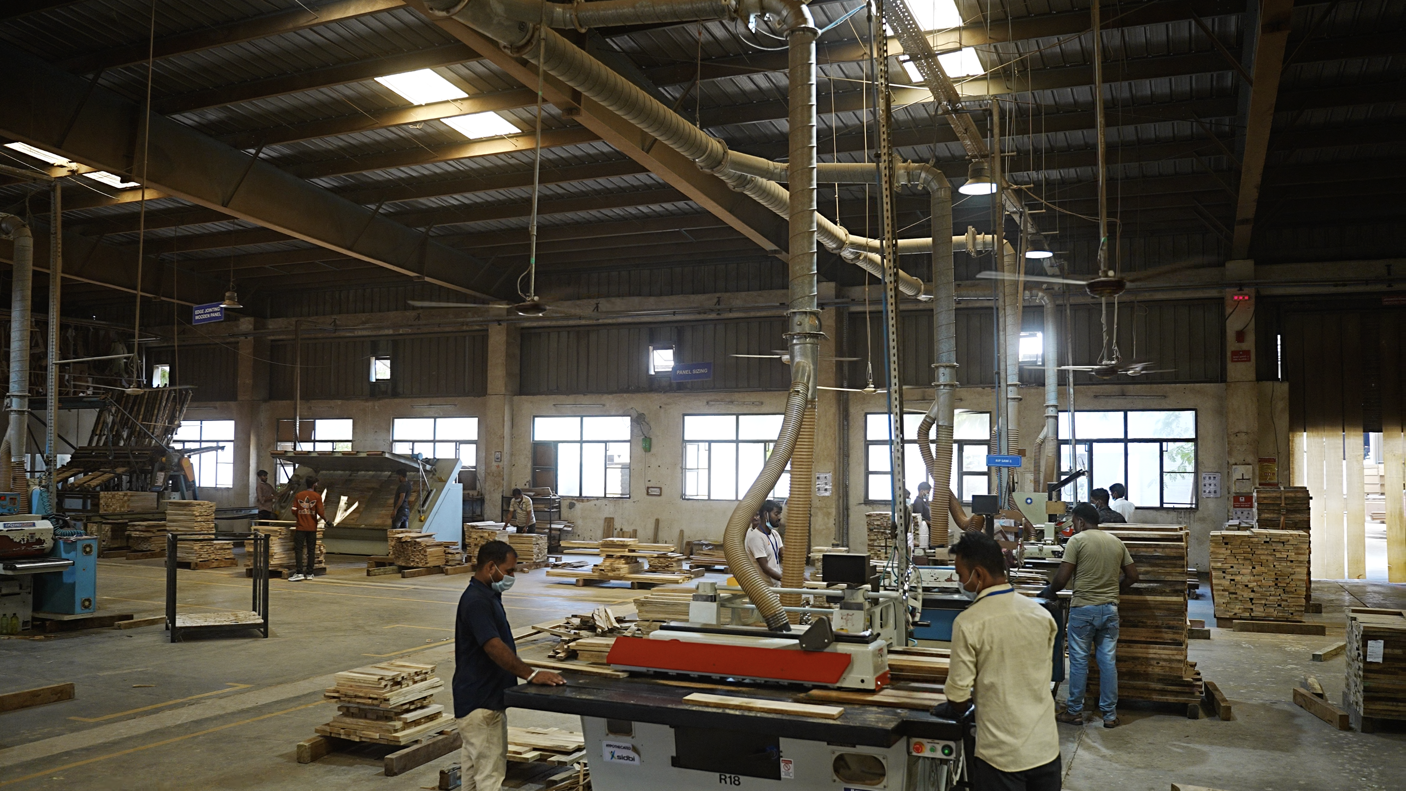 4,83,000 sq ft